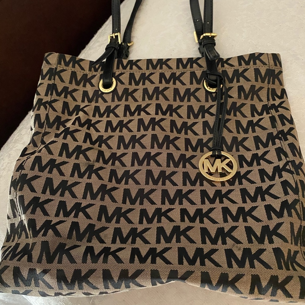 MK tote